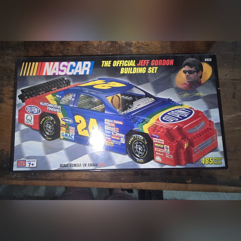 Mega Bloks NASCAR The Official Jeff Gordon Building Set #9955. 